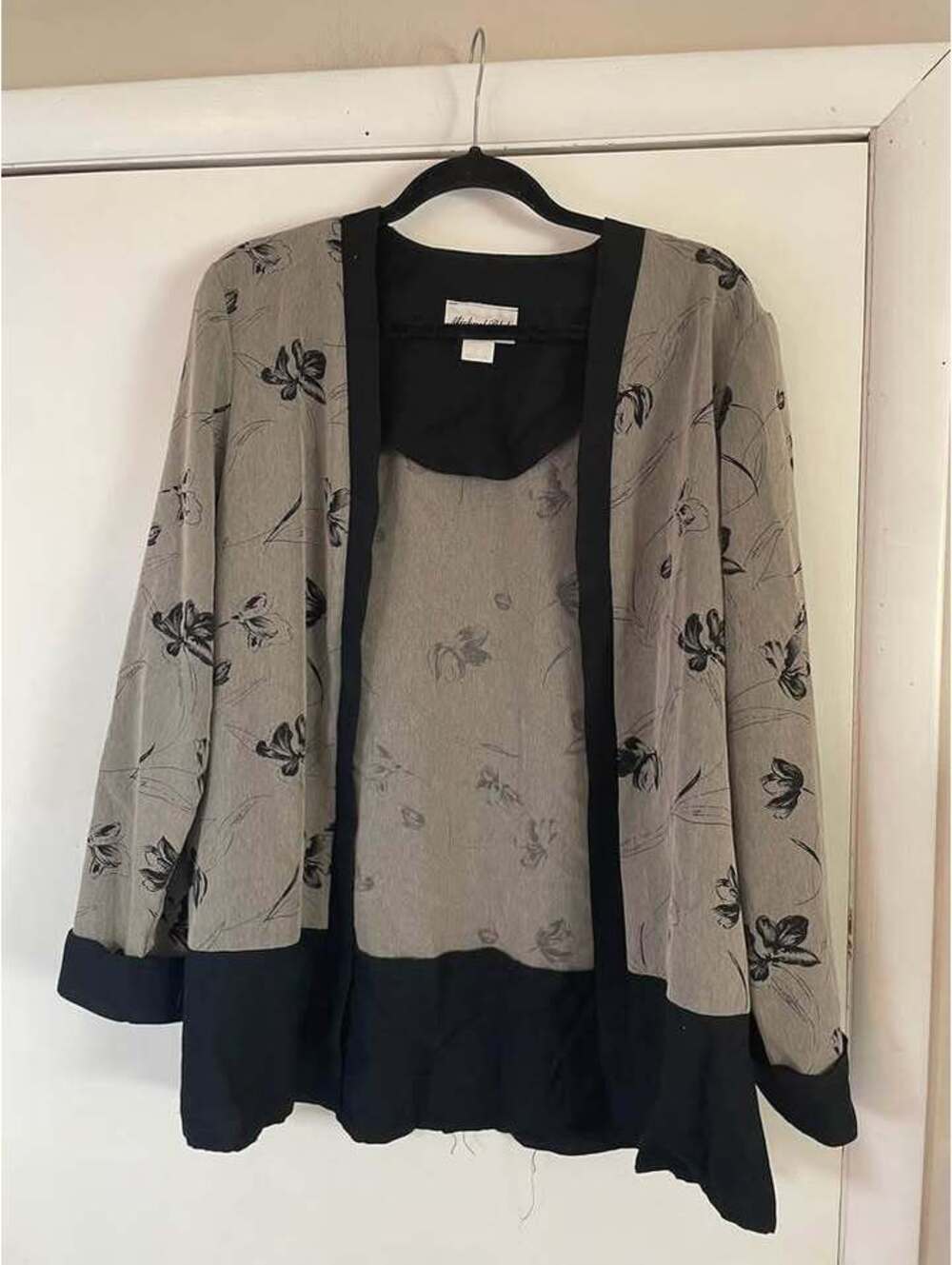 Michael Blake Women's Size 16 Floral Open Front Cardigan